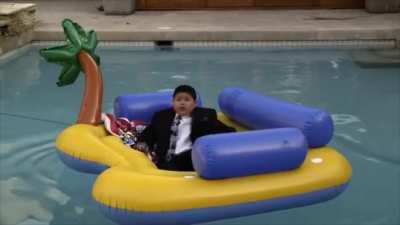 Gloria was gangster 🔫