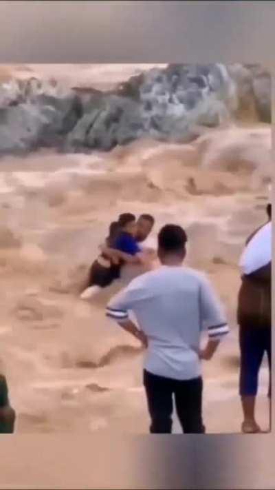 The man who saved two children from the middle of the flood despite being in danger of death. You are the Hero of today .