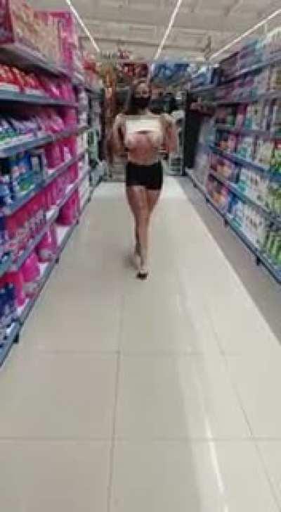 Alguém pode me ajudar aqui no Supermercado?