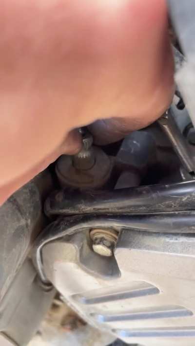 What is this sprocket in the clutch called and isn’t it supposed to spring back to engaged?