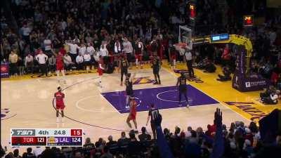 [Highlight] RJ Barrett is called for the offensive foul, wiping away Scottie Barnes' game-tying 3