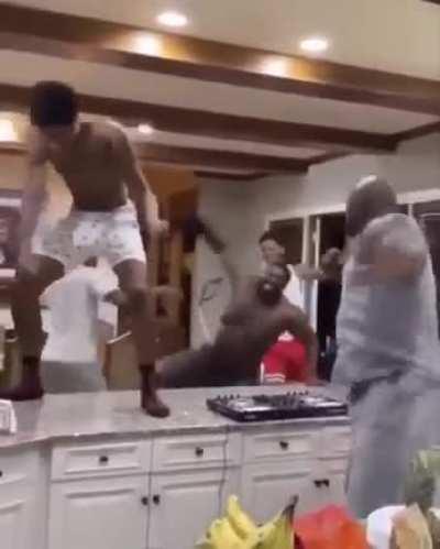 Se le ve bien fresco a mi pana Shaquille no te voy a mentir