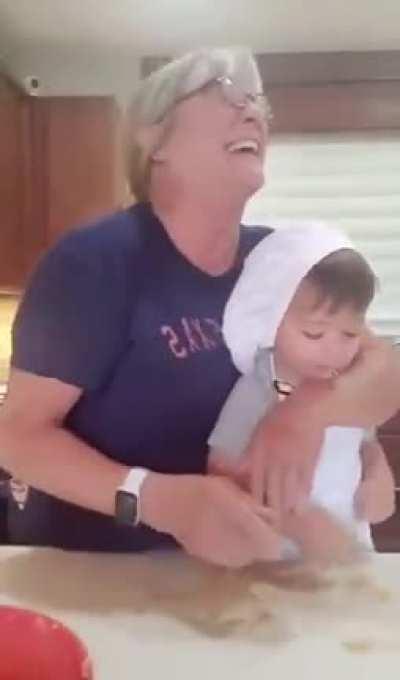 Acho q essa senhora se irritou com o garoto