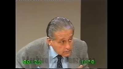 Podría analizar el desastre del gobierno Peronista cuando se despilfarraron 20 mil millones de dólares. Cuando crearon el BCRA (algún día habrá que revalorizarlo) ahí empieza la inflación y la emisión. La Argentina tuvo 50 años de inflación cero con gobie