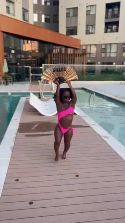 Tamera McLaughlin (@ayethatsmera)