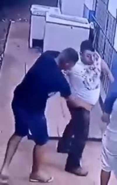 BeSt FriEndS BeTrAy OnE AnothEr AnD eNd Up FaTaLLy InJurEd