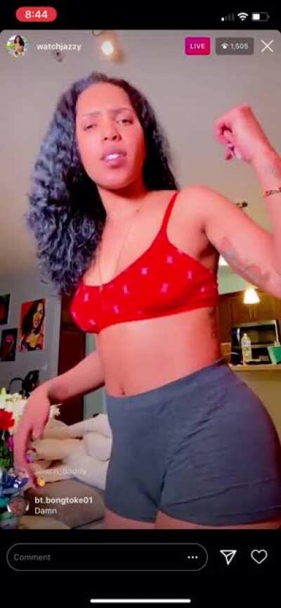 It was a lot of cameltoe and ass shaking tonight, who got the whole thing? Pull up