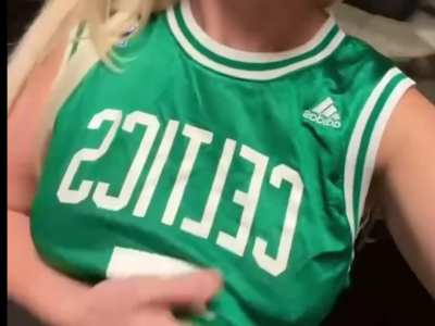 Playing with my doll peaks feels so good