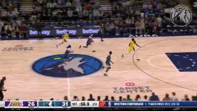 [Highlight] Anthony Edwards soars for the showtime alley-oop set up by Nickeil-Alexander Walker!