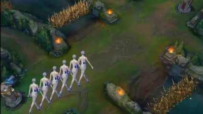 Minions after 1 minute into the game 💋🚶🏻‍♀️🚶🏻‍♀️🚶🏻‍♀️💨