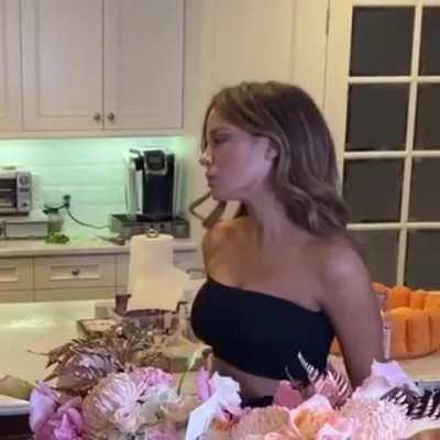 Kate Beckinsale knows exactly how hot she is