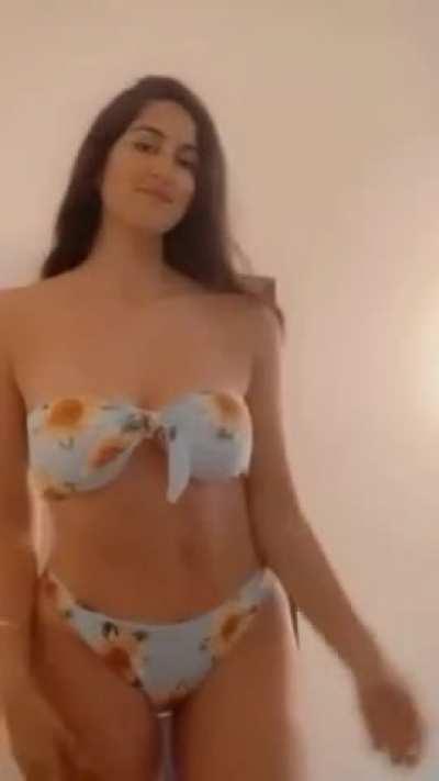 🔥🥵Extremely Beautiful Pakistani Wife Cheating With Husband And Giving Blowjob To Her Husband's BOSS & FU©K!NG HARD