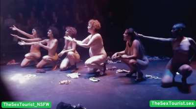 Chubby Girls do a Nude Play‼️😜