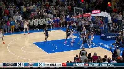 [Highlight] Brilliant back tap header by Dyson Daniels to pass off the rebound to his teammate