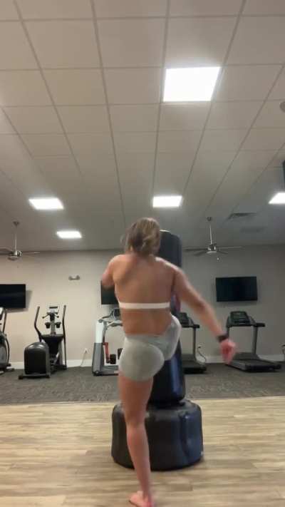 Lola vice boxing session