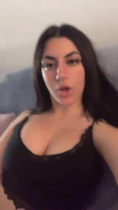 Slssyyy sto tik tok...Gia polla gousta pm gia kaylanta kai gia alla tetoia kaylakia