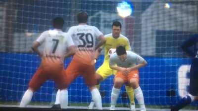 [FIFA 19] Well, that's a weird goal