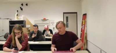 Agalara porçay izlediğimi belli etmemeliyim. (Çünkü biz BELGO T*RK izliyoruz 😎 )