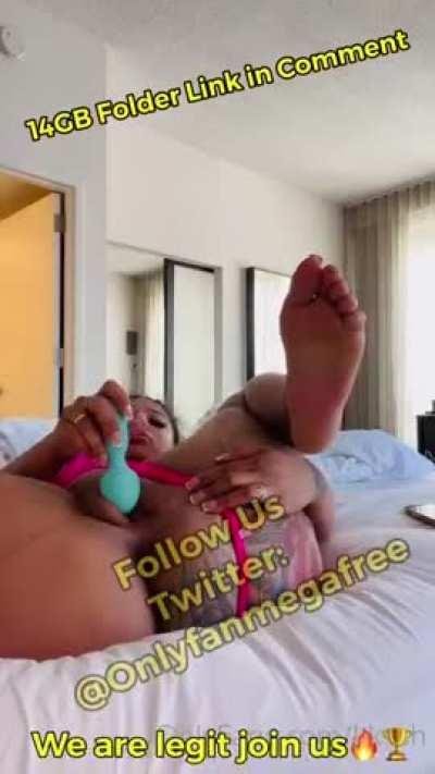 Vibrator play 😍 She’s so hot⚡️