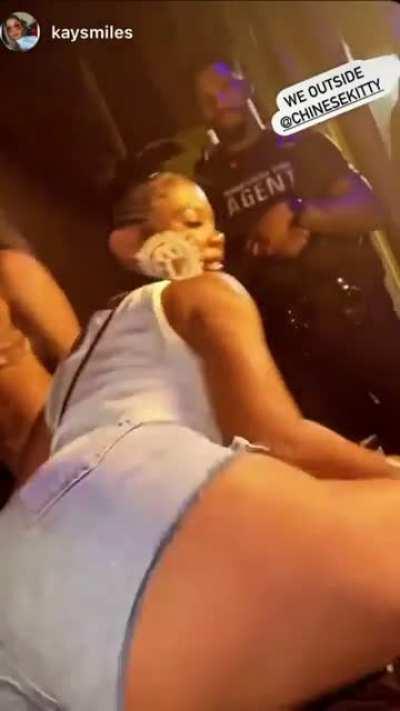 outside wit it (@chinesekitty)