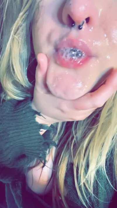 The last few seconds of me playing with a bowl of my spit and drool 🤤