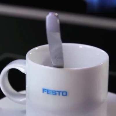 Умный захват работает как язык хамелеона