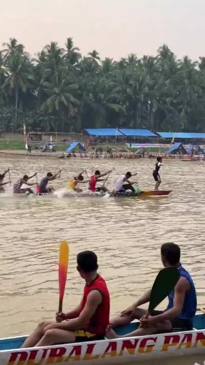 How well they are synchronised when rowing