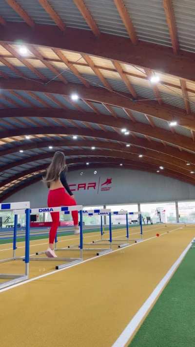 Love seeing her hop around