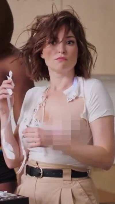 The queen of awkward glances