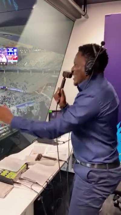 Pakistan cricket commentator dies inside as number four ranked Pakistan loses to number eleven ranked Zimbabwe in the T20 World Cup