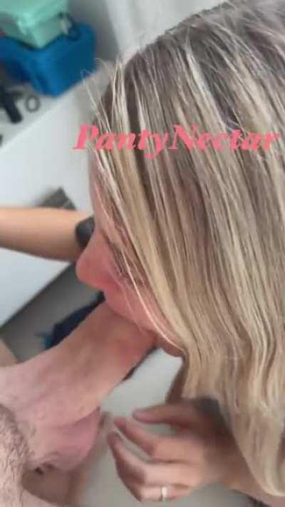 Smash that up arrow if you want me to suck your dick! Tell me about it in the comments 👇