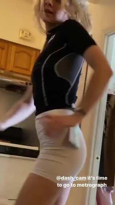 Dasha's got the knees of Megan Thee Stallion 😳