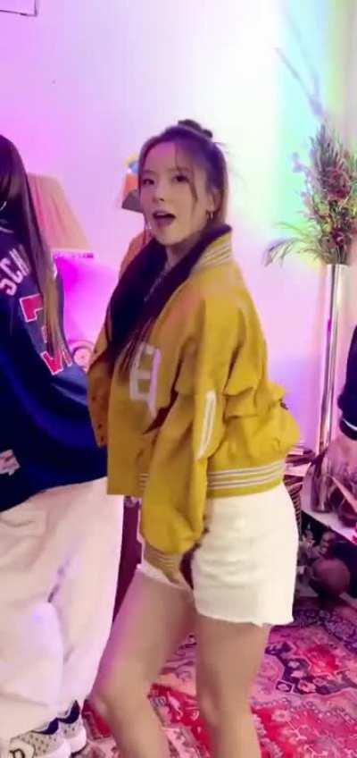 [230331] Yujin #Giddychallenge [LOVESTRUCK!]