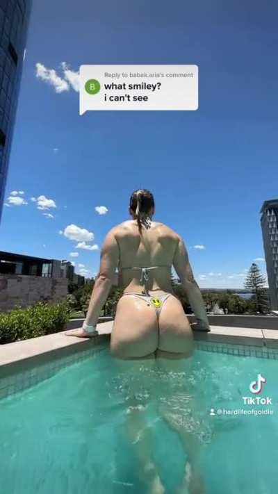 Best view in the house @hardlifeofgoldie