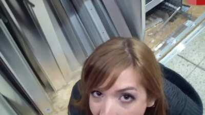 Storage room facial slut loves it