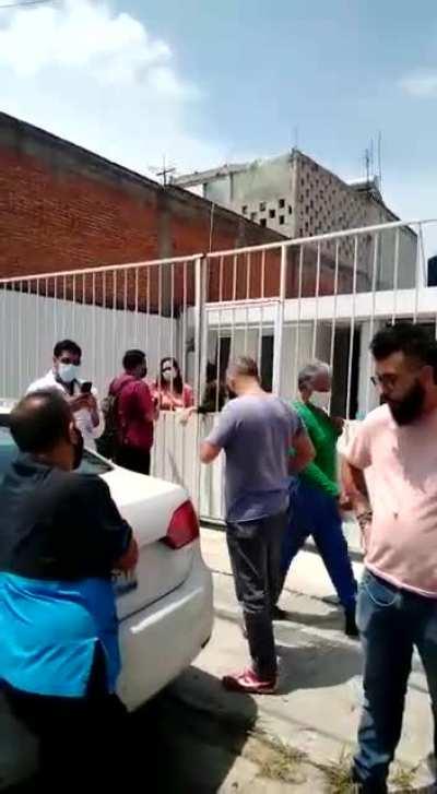 Asi me imagino a los que se enojan en internet jaja