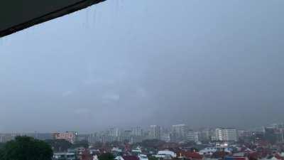 Crisp sounding thunder