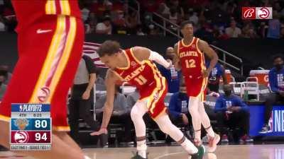 [Highlight] Trae Young hits the tough floater and lets everyone know Quickley is too small