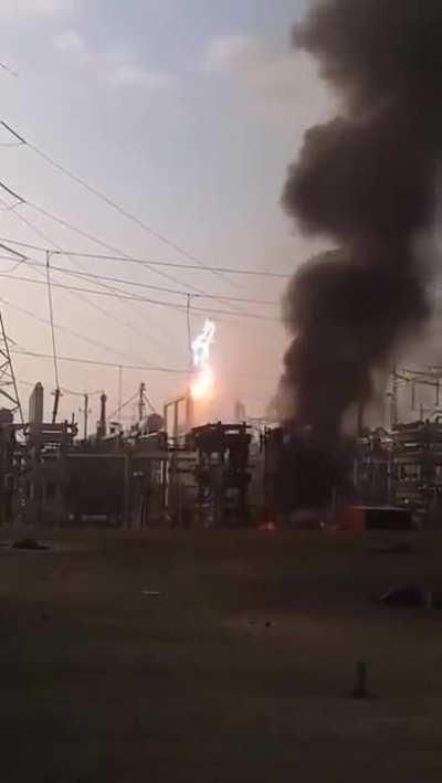 This is what a 400,000 volt short circuit arc looks like