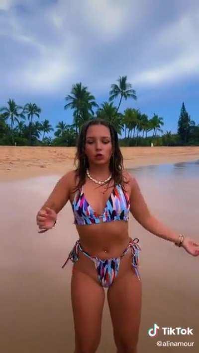 Dieses Bikiniunterteil zeigt mehr als es verdeckt 😋