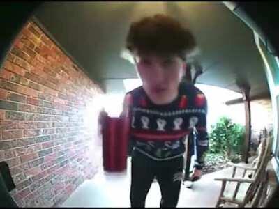 ustedes dicen que dylan seguira subiendo videos del reddit?