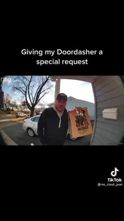 Her sister ordered food for her and had the driver do this request, I wish I could get one of these special requests one day 🤣