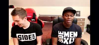 ayo hide your mum bro 👀