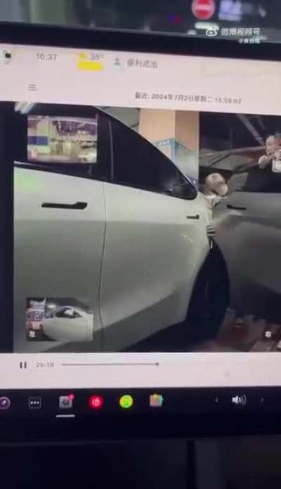 Be careful of your fingers.