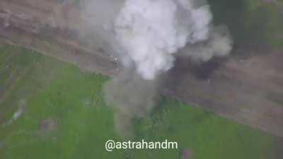 RU POV: Lancet drone strikes Leopard 2A6 tank.