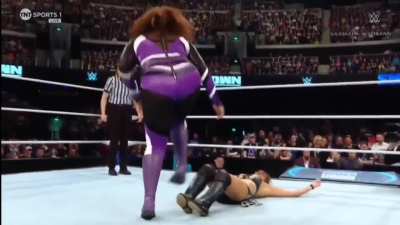 Poor Mia getting sqaushed...