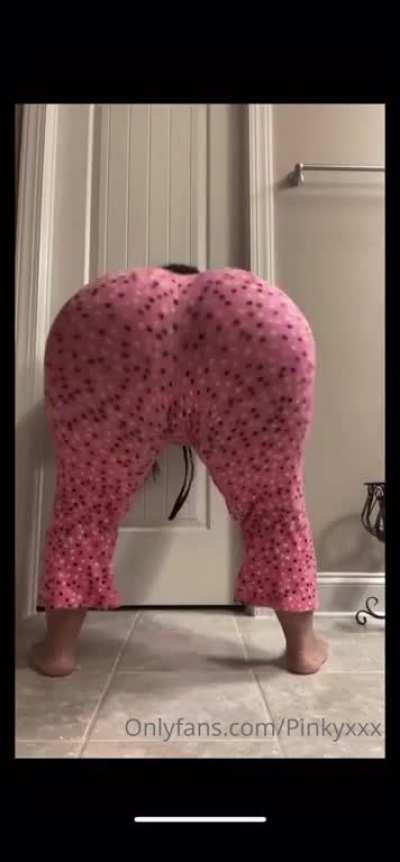 Pinkyxxx big booty big fart💣
