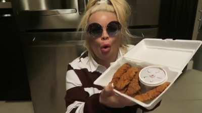 Miss Annie frying azir with her fire magic and throwing some seasoning on him: