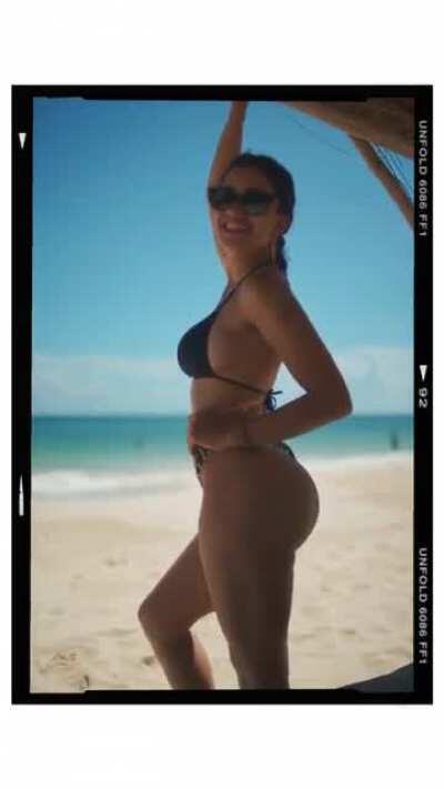 Paulina Gaitan (@Paugaitan)