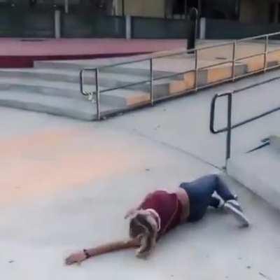 Пëзднулась